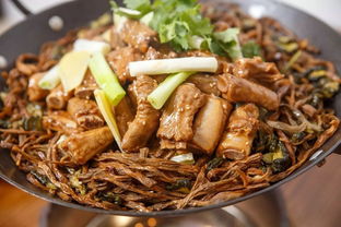 野得狠 大別山的金寨吊鍋竟開到了徐州 1000年的歷史,吃得出純正的山風野趣